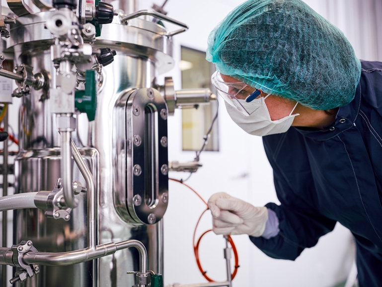 In-line monitoring of glucose concentration provides a better control of the fermentation process Raman spectroscopy for glucose determination and feed control