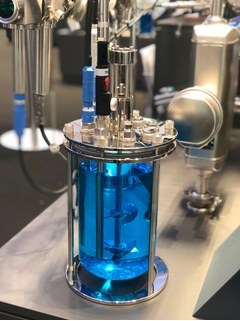 Product picture bIO-Optic connected to RamanRxn probe installed in a bioreactor