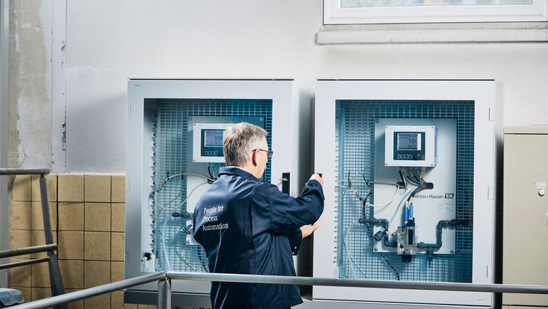 Endress+Hauser service technician maintaining a monitoring panel for water reuse in Chemicals