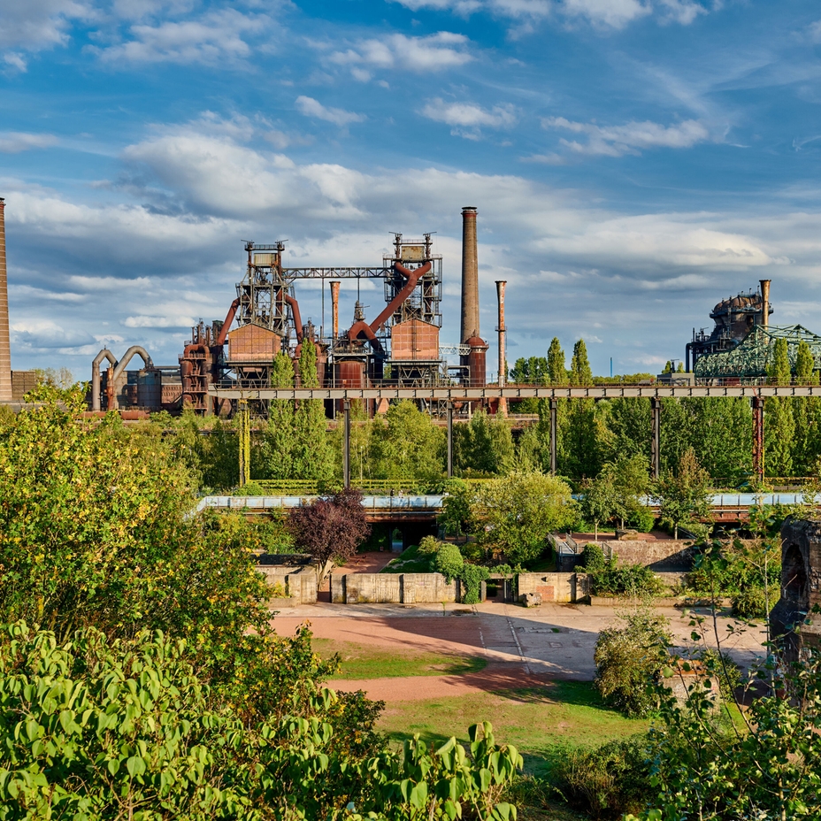 Steel plant in the middle of a green landscape.